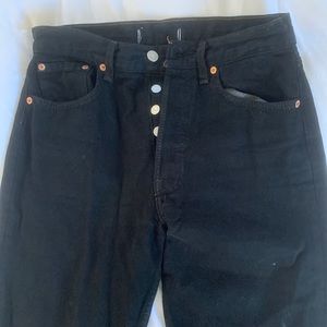 Vintage 501 Levi’s. Fit like a 26. Small paint marks on thighs.